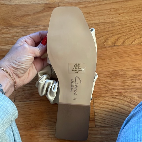 Sandals - Picture 11 of 11